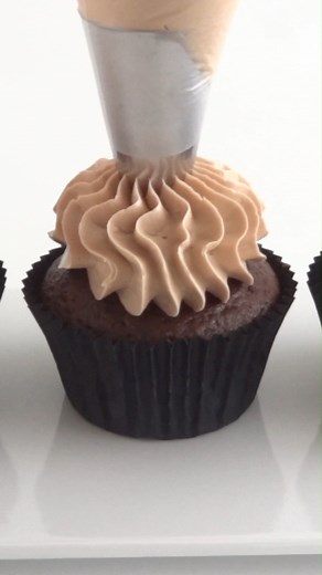 Nutella Butetrcream. Recipe in comments ⬇ This Nutella Buttercream Frosting uses only three ingredients and takes minutes to mix. You get a smooth, pipeable texture with a strong Nutella flavor that works well on cakes, cupcakes, and batch bakes. I make it when I want a quick frosting with a clean finish and a rich chocolate hazelnut taste. #buttercream #frosting #cakedecorating #recipe #desset | Cupcake Savvy