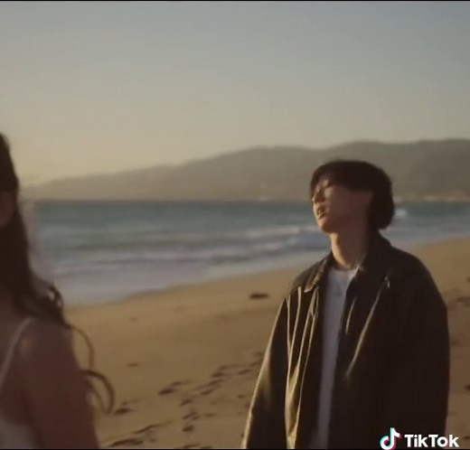 Keindahan Lagu 'Blue' oleh Yung Kai