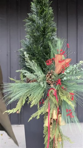 FAUXLIAGE 🪴high quality artificial plants and home decor | We've shown you our seasonal porch drops-ins, but now it's time to talk about taking it to the next level! Adding seasonal greens to your... | Instagram