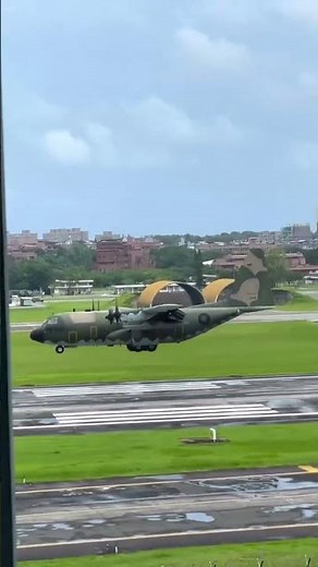 C-130 Hercules Epic Landing | Military Transport Plane Touchdown in Extreme Conditions!