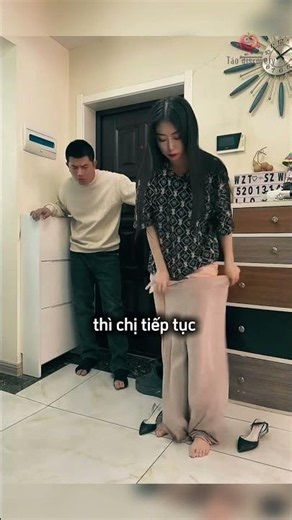 Anh chàng bất ngờ với chiếc váy đầy biến ảo của vợ 😯