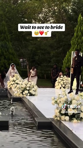 Beautiful Bride Wedding Entrance with Saxophone | Romantic Wedding Moment