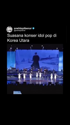 The Moranbong Band, juga dikenal sebagai Moran Hill Orchestra, adalah sebuah grup musik wanita di Korea Utara yang anggotanya dipilih langsung oleh pemimpin tertinggi negara, Kim Jong-un. . Tampil dengan lagu-lagu yang memuji pemimpin negara dan ideologinya, mereka adalah grup musik wanita pertama dari Republik Rakyat Demokratik Korea (DPRK) dan melakukan debut pada tanggal 6 Juli 2012. . Ikuti @anehtapibenar untuk konten menarik tiap harinya! . (via: Moranbong Band HD) . #anehtapibenar