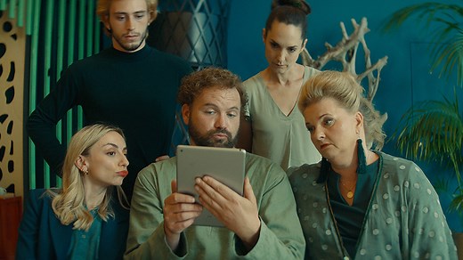 Do schau her, da Georgy is wieder do! Thomas Stipsits steigt wieder ins Lust-Business ein. ❤️‍🔥😏 Erlebe "Love Machine 2" ab 06.10. bei uns im Kino 🎬🍿 | Cineplexx