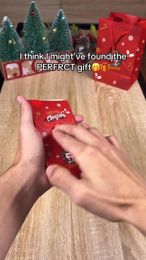 Who would you gift this too?😂🎁 Now Available!👇🎅🏼 https://thexplosionwrap.store/products/the-xplosion-gift-wrap | The Thermal Wrap