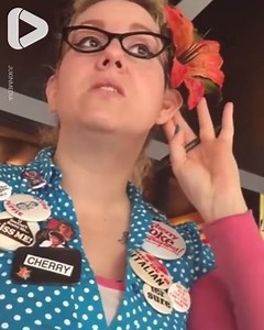 She might be the rudest waitress in the world! 😱😂 | IGV