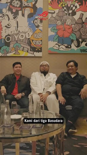 ASUS ROG Indonesia on Instagram: "Masa iya masih ragu?! 😡 Nih testimoni dari tiga Basudara, eh... Bahas serba-serbi kolab mematikan ROG dan Xbox, ini kata trio gamers @diwantaraanugrah @mister_funtastic @windahbasudara !!! ROG Xbox Ally series udah mantep banget! Dari pilihan gamesnya, performa, sampe desainnya🔥 Kasih tau dong di kolom komentar, apa yang kalian suka dari ROG Xbox Ally? #playALLYourgames #ROGXboxAllyX #ROGXboxAlly #TeamROG #ROGExhibitionID"