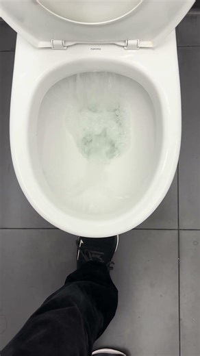 [607] Regents Park Station: X1 CC Caroma Leda