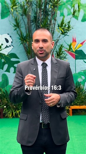 Glow School on Instagram: "Que 2026 seja um ano de mais presença, menos pressa, de diálogos verdadeiros, rotinas equilibradas e crianças crescendo com segurança, afeto e propósito. Seguimos juntos, escola e família, cuidando do desenvolvimento integral de cada aluno, com atenção, respeito e compromisso com o futuro. Neste início de ano, nosso conselheiro educacional, @thiguerra, deixa uma mensagem especial no vídeo para todas as nossas famílias! Que este novo ano traga aprendizado, crescimento e