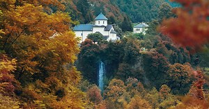 Manastir Morača: Svetinja koju krase bogata biblioteka, relikvije i vodopad