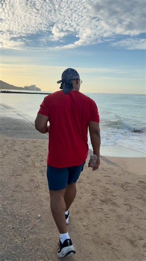 Shawn Ray on Instagram: "Walking into 2026 like….. 🔥 Block out the noise and seize the day!🥂😎 #NoLimits #Focused #Live #HawaiiLife"
