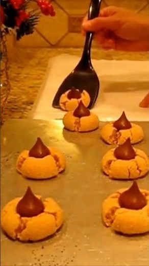 PEANUT BUTTER KISSES COOKIES 😋 So YUMMY 😍 #food #fun #cookies #recipe #christmas