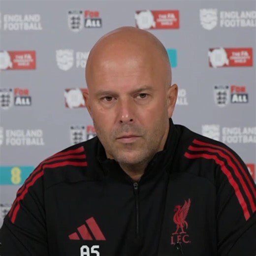 "You never talk about players that are not yours" 💬 Arne Slot on the possibility of Liverpool signing Alexander Isak from Newcastle 👀 | Sky Sports