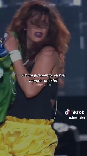 Rihanna Umbrella Live at Rock In Rio 2015