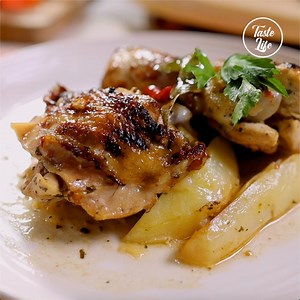 This recipe will show you how to make the most tender and flavorful chicken paired with tasty potatoes. Recipe: https://www.tasteshow.com/product/chicken-potatoes_19564.html | Taste Life