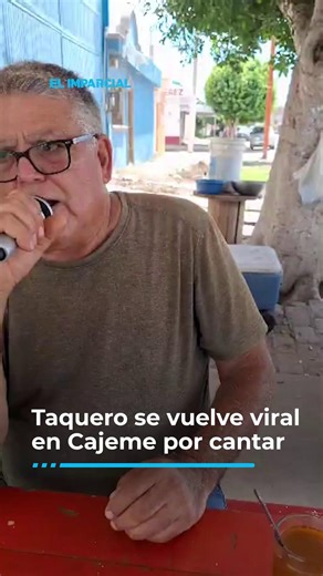 "El Capitán Mantarraya" canta para sus clientes en Obregón Entre servir mantarraya y tomar el micrófono para entonar canciones de los 70's, Ramón Cuén Moreno ameniza para sus clientes y los complace con melodías de Leo Dan, Roberto Carlos y un repertorio de más de cien canciones. ¿Has comido con el "El Capitán Mantarraya"? #Cajeme #Tacos #Taquería #Caguamanta | EL IMPARCIAL