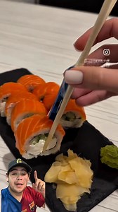 Así puedes aprender a comer con palillos chinos 🥢 😱 | Chipitinreacciona