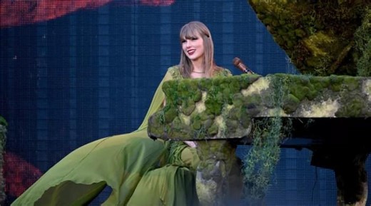 Taylor Swift fans laud singer’s new sleek addition to wardrobe