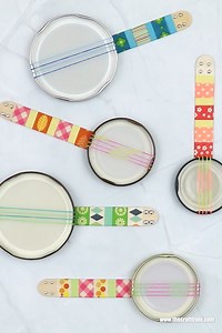 Got jar lids and craft sticks? Turn them into mini banjos | The Craft Train