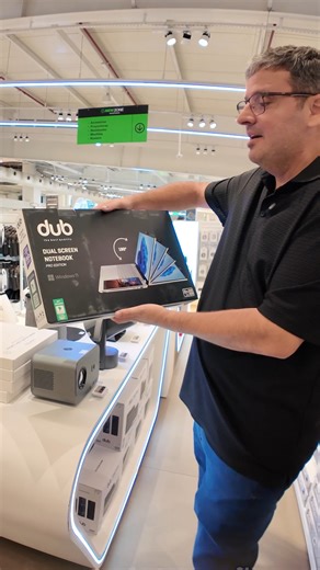 Luciano Melo Santana on Instagram: "NOVIDADE da @dubparaguay na @newzoneimportados 💻 DUB Business Notebook Potência e inovação em um só equipamento. São 16GB de RAM e 1TB de armazenamento pra você trabalhar rápido, sem travar e sem limites 🚀 O grande diferencial? Uma tela integrada de 7 polegadas ao lado do teclado, perfeita para multitarefas: controlar aplicativos, acompanhar vídeos, revisar arquivos ou gerenciar seu trabalho enquanto usa a tela principal 🤩 Ideal para empreendedores, estudan