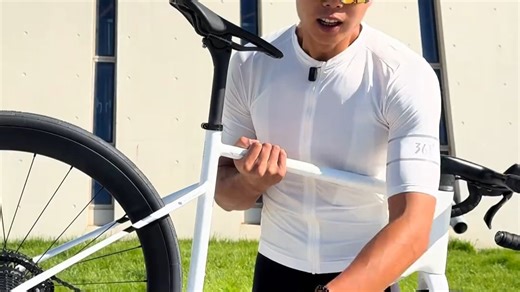 国产自研碳车来了！VOOK V8摇车稳如泰山