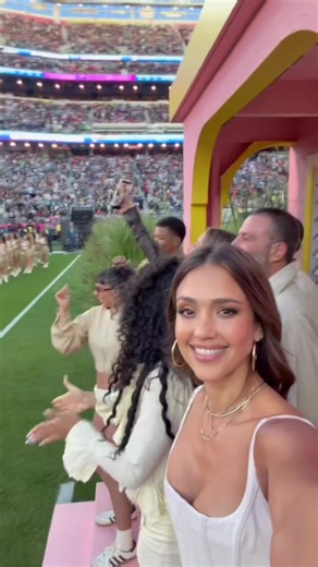 44-year-old Jessica Alba looked like she was 20 at the Super Bowl.#us #TikTokBingeWorthyContest #jessicaalba #celebrity