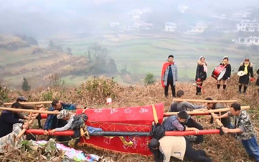 直击湘西殡葬风俗，真是难以置信，当地这样给老人出殡