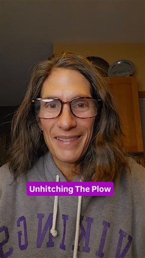 The Double Whammy Of Low Back Pain: 1️⃣ Mechanical Stress: The physical forward pull arching your back leading to degeneration. When we carry extra weight in the abdomen, our center of gravity shifts forward. To keep from falling, your spine arches back—putting massive pressure on your lower discs and joints. 💥 Think of it like this: for every 1lb on your belly, your back can feel up to 10lbs of extra strain just to keep you upright. It’s not just about the weight; it's about the physics! What 