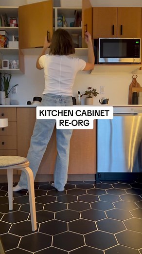 Does anyone rlse get the organizing bug sometimes? Lol. Here’s my process for re-organizing the kitchen cabinets. #reorganizing #organizingtiktok #kitchencabinets #kitchencleaning #howtoorganize #kitchenorganization #kitchenorganizing
