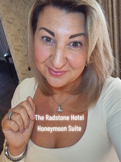 Experience Luxury in the Honeymoon Suite at Radstone Hotel
