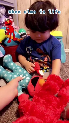 He love’s elmo #elmo #zayden #hug #babysoftikok #cute