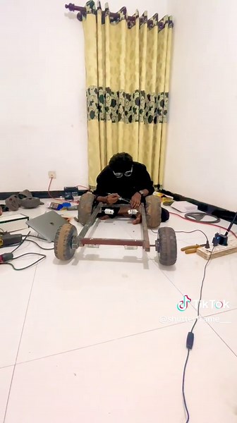 ⚙️💻 Ever wonder what a robotics engineer does? Well, it involves a little bit of this and a whole lot of code! #Robotics #Engineering #STEM #arduino #innovation #coding @𝗦𝗲𝘁𝗵𝘂𝗺 𝗗𝗲 𝗦𝗶𝗹𝘃𝗮