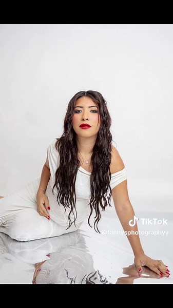 Capturing Pregnancy Glow in Stunning Maternity Photos