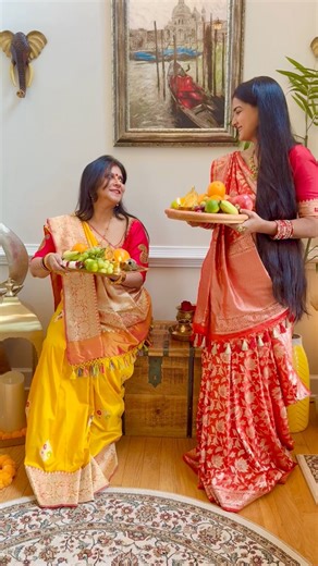 1. May the divine glow of Surya Dev light up your life with peace and prosperity. Happy Chhath Puja 🙏🏻🙏🏻🙏🏻 Thanks to my beautiful friend & model Jaya Singh❤️ who celebrates Chhat Puja 🙏🏻 #niveditasethnicity #ruhiblouse #silver #atlanta #sareefashion #silk #pattusarees #handloom #banarasisaree #banarasi #ChhathPuja2025 #chhathpooja #chhathmahaparv | Nivedita's Ethnicity