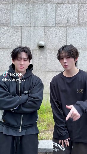 Domino Stray Kids - Domino (Irino) 가사·정보