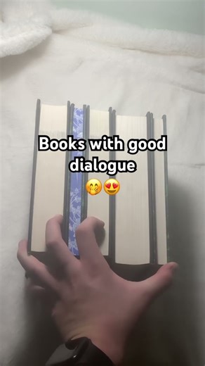 Books with good dialogue #booktok #booktubetbr #bookish #bookrecommendations #fantasybooks #books