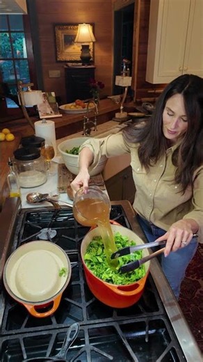 Collard Greens 101: The Southern Staple Everyone Should Be Cooking 🌿🔥 #fyp #recipe #collardgreens