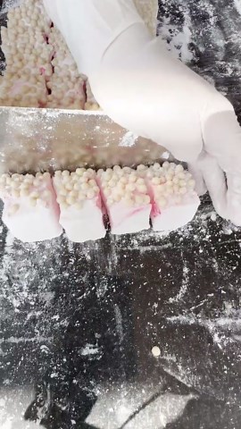 How We Made Marshmallows (White Choc & Raspberries)