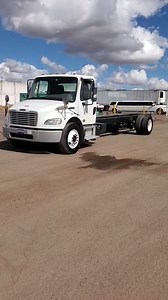 Freightliner M2 2015 a $648 mil Manual de 6 velocidades mas reversa Motor Cummins ISB 280 HP Frenos y suspension de aire Para 10 toneladas de carga Cualquier prueba con confianza Para placas estatales Ubicado en Aguascalientes Vale $648 mil. Mas informacion al 495 958 9018 | Camionero al cien