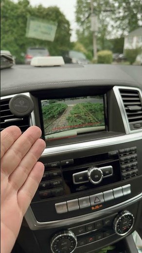 Mercedes-Benz Reverse back up camera only comes on when the radio is on