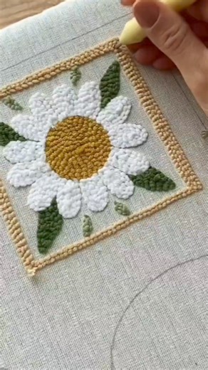 Punch needle mug rug 🧵🪡🧶🌻🍃 | punchneedle