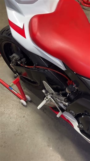 Straight pipes R6 REVVING #r6 #motorcycle #sportbike #loud #yamahar6