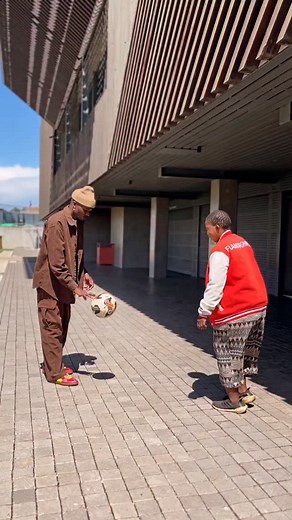 Imagine if you could be able to do ball control with your own gran ma 😁. #football #footballskills #pumasouthafrica #pumafootball @banyana.banyana @bafanabafanaofficial @firsttake @the_firsttake @sportartsculturersa @freshmenamapiano | Jabu Mjepa Mdaka