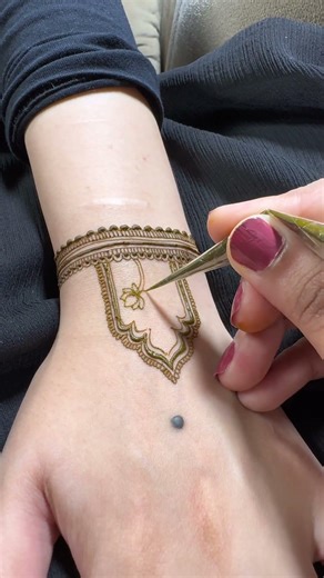 Mehndi design for back hands #mehndi #henna