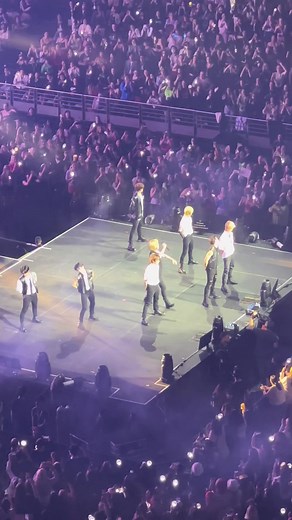 Stray Kids performing Charmer with the iconic Aussie chant. Ngl was pretty damnn cool 😌 #straykids #straykidssydney #straykidsworldtour2023 #straykidsconcert2023 #straykidsaustralia #straykidsstay