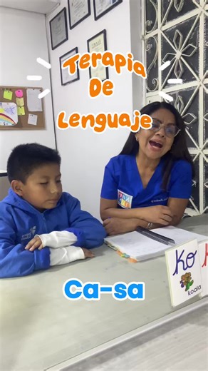 🧠 ¿Qué se trabaja en la terapia de lenguaje? La terapia de lenguaje interviene en los procesos de comunicación, habla y lenguaje, abordando áreas como: 🔹 Fonética y fonología: producción y organización correcta de los sonidos del habla. 🔹 Lenguaje comprensivo y expresivo: comprensión de mensajes y adecuada expresión de ideas. 🔹 Morfosintaxis: estructura de frases y uso correcto de palabras. 🔹 Pragmática: uso funcional del lenguaje en contextos sociales. 🔹 Motricidad orofacial: coordinación