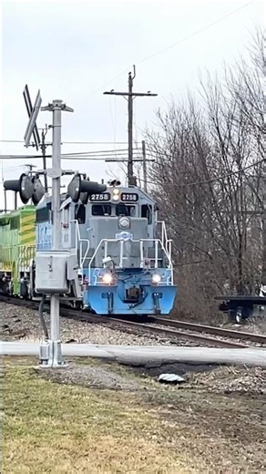 New Locomotives Horn & Engineer Wave On CCET, EMD SD40-2, 1975 & 77, JawTooth Shorts