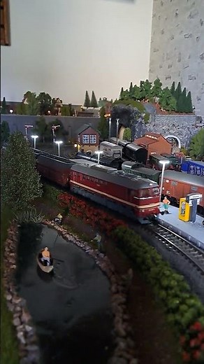 BR 220 283-6 von Piko mit einen ESU Decoder.