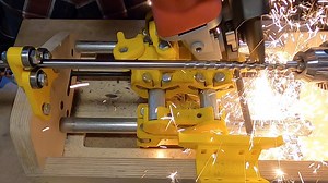 Open-Source Grinder Makes Compression Screws For Plastic Extruders Easy