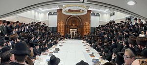 VIDEO & PHOTOS: Sadigura Rebbe During Shalosh Seudos in Lakewood